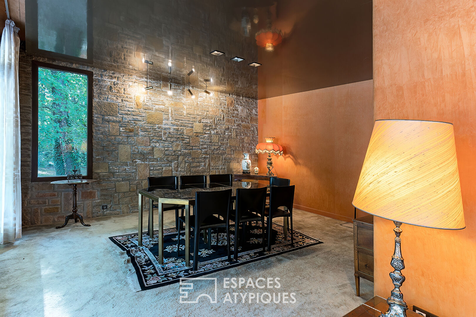 Modernist villa and swimming pool in a wooded setting – Montélier countryside