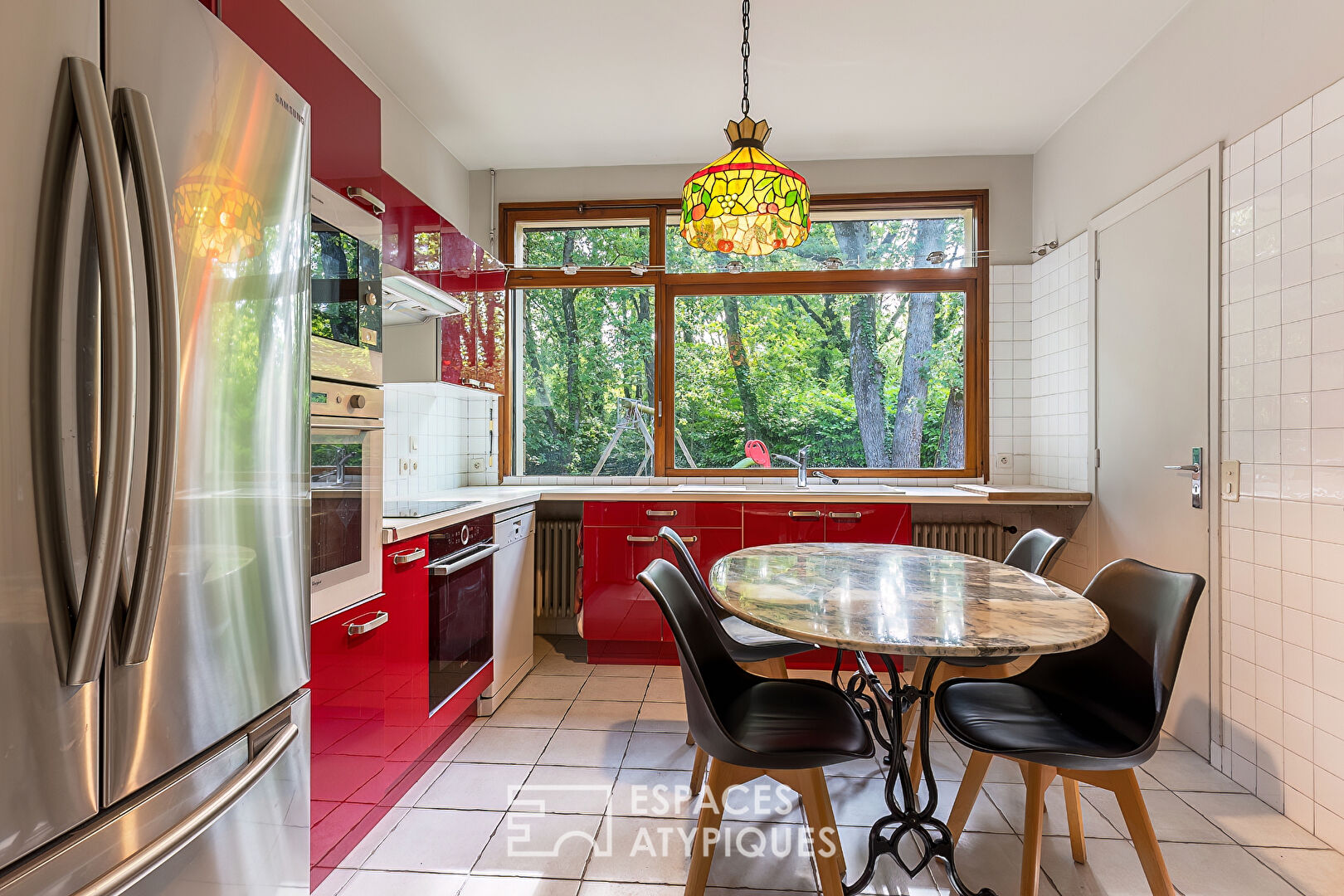 Modernist villa and swimming pool in a wooded setting – Montélier countryside