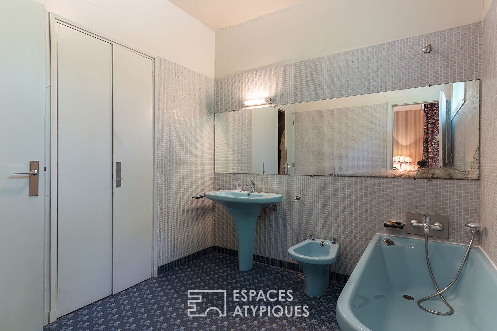 Modernist villa and swimming pool in a wooded setting – Montélier countryside