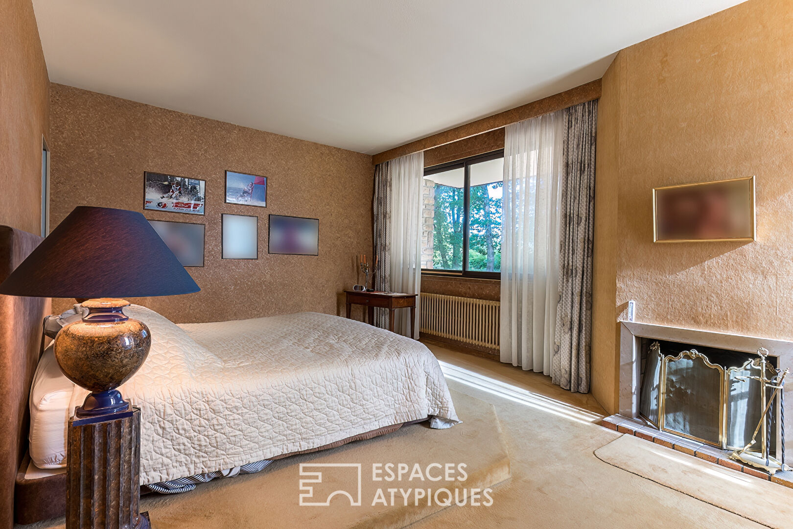 Modernist villa and swimming pool in a wooded setting – Montélier countryside