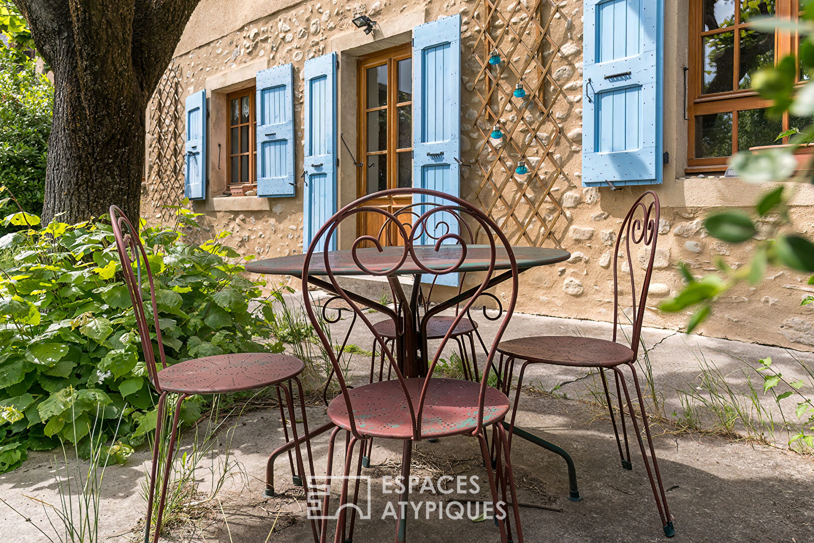 Maison de charme  en pierre avec jardin et belle vue dégagée