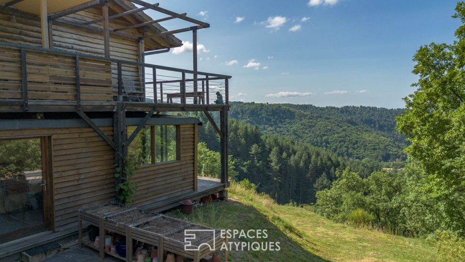 Maison bois éco construction avec belle vue et gîtes en sud Ardèche, proche d'Aubenas