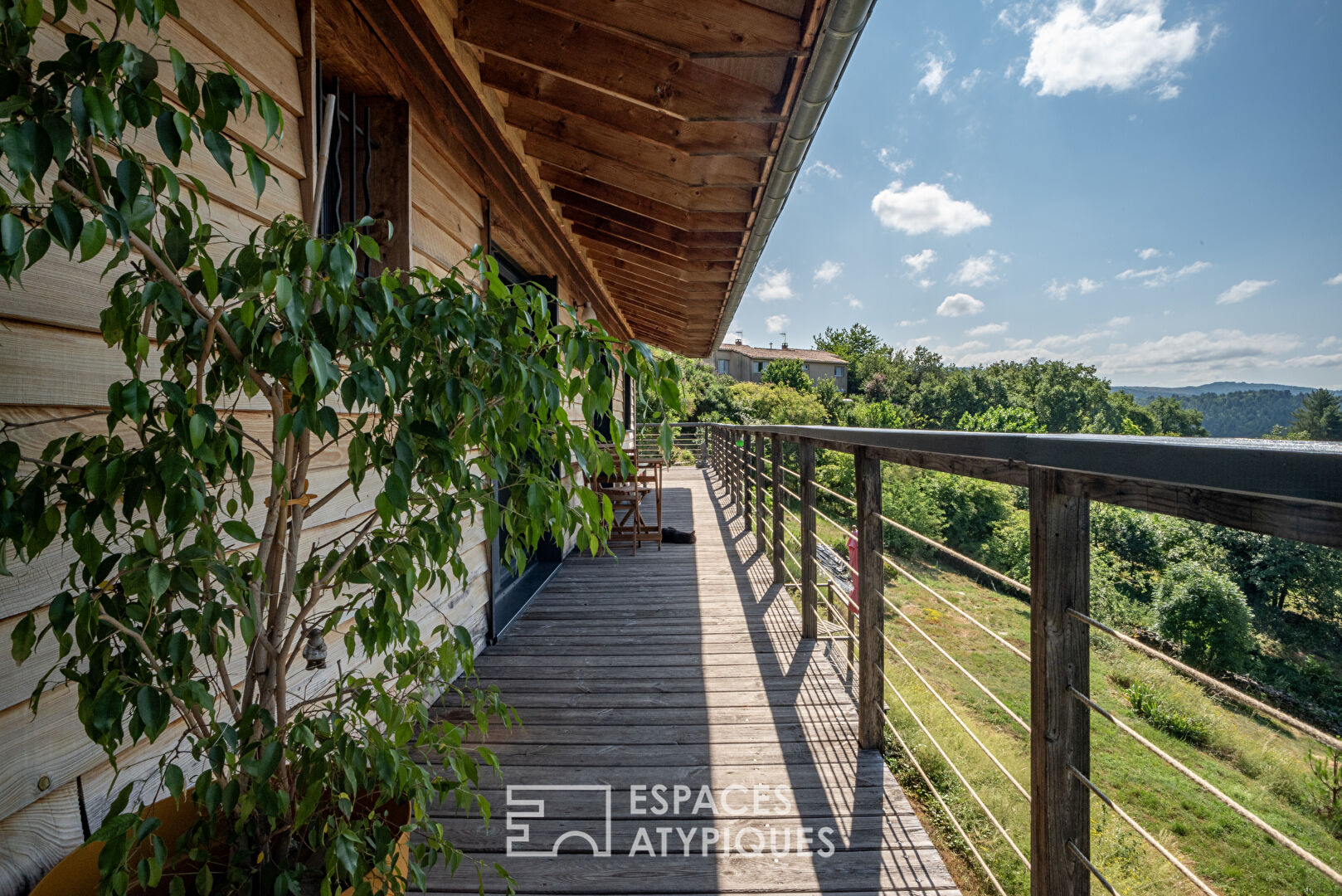 Maison bois éco construction avec belle vue et gîtes en sud Ardèche, proche d’Aubenas