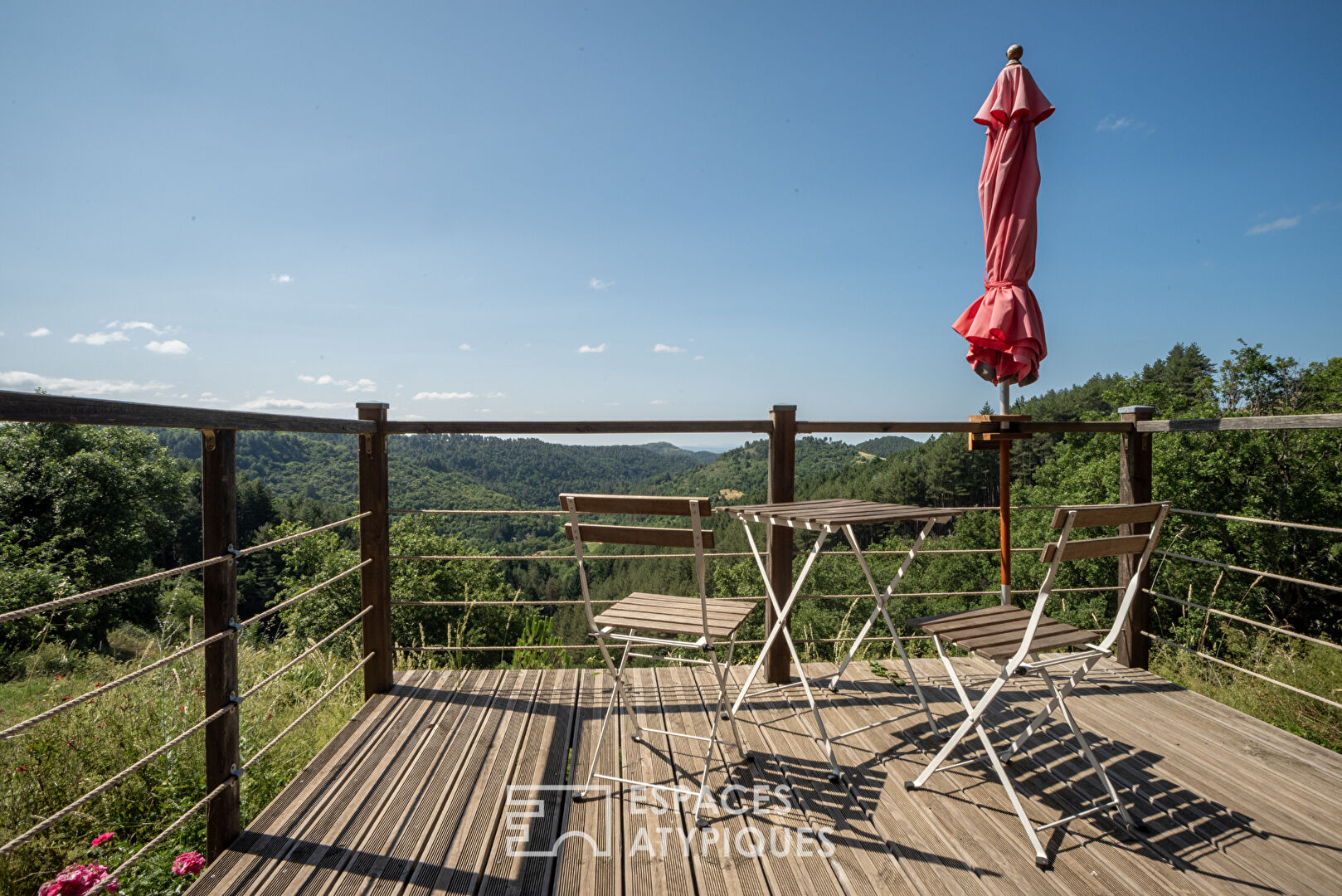 Maison bois éco construction avec belle vue et gîtes en sud Ardèche, proche d’Aubenas