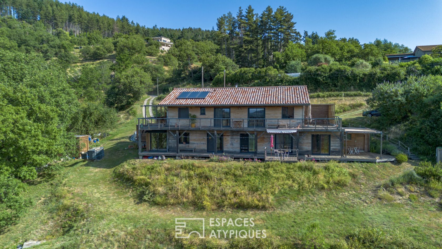 Maison bois éco construction avec belle vue et gîtes en sud Ardèche, proche d’Aubenas