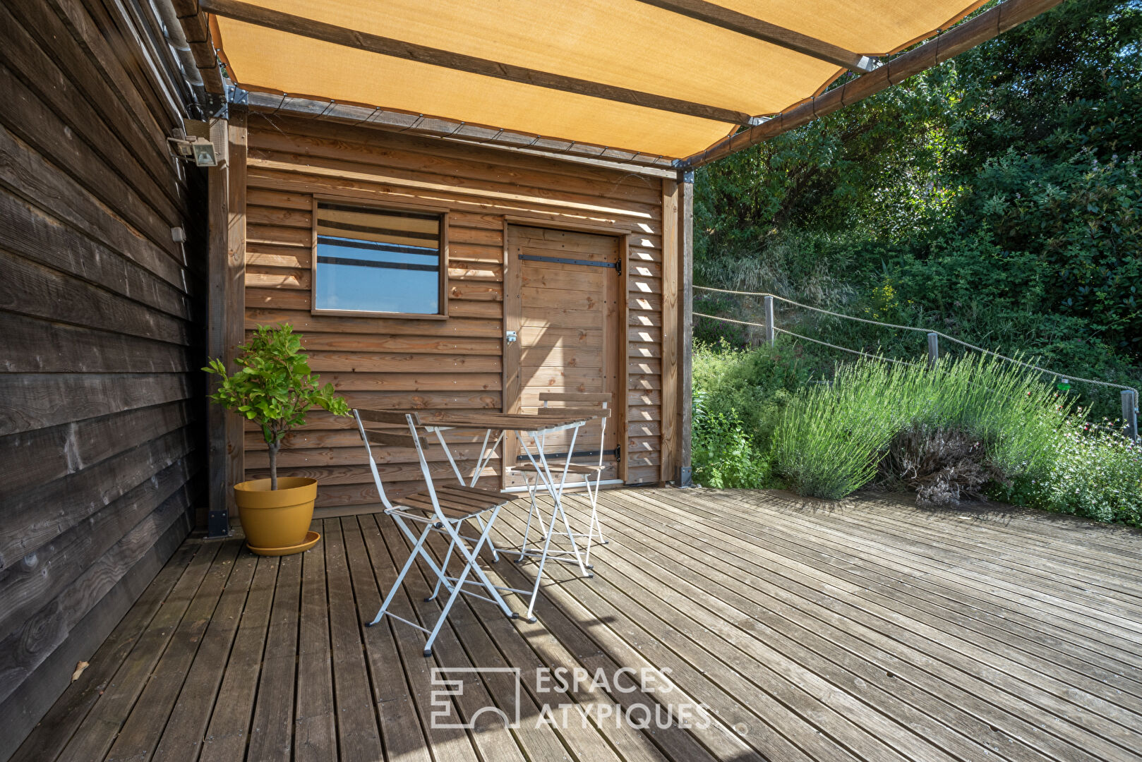 Maison bois éco construction avec belle vue et gîtes en sud Ardèche, proche d’Aubenas