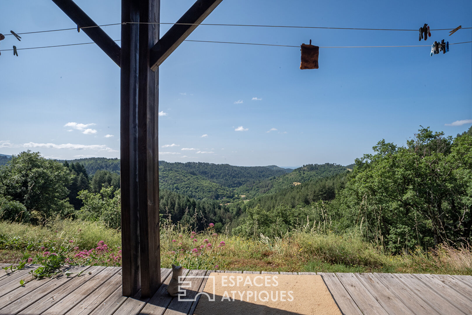 Maison bois éco construction avec belle vue et gîtes en sud Ardèche, proche d’Aubenas