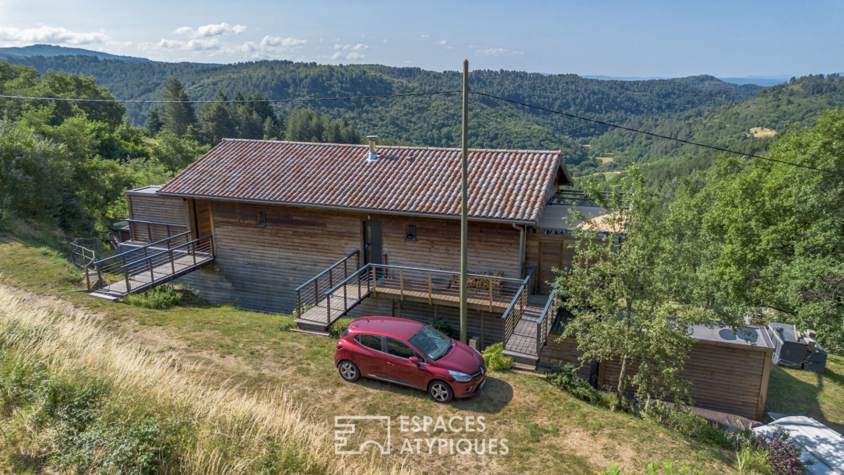 Maison bois éco construction avec belle vue et gîtes en sud Ardèche, proche d’Aubenas