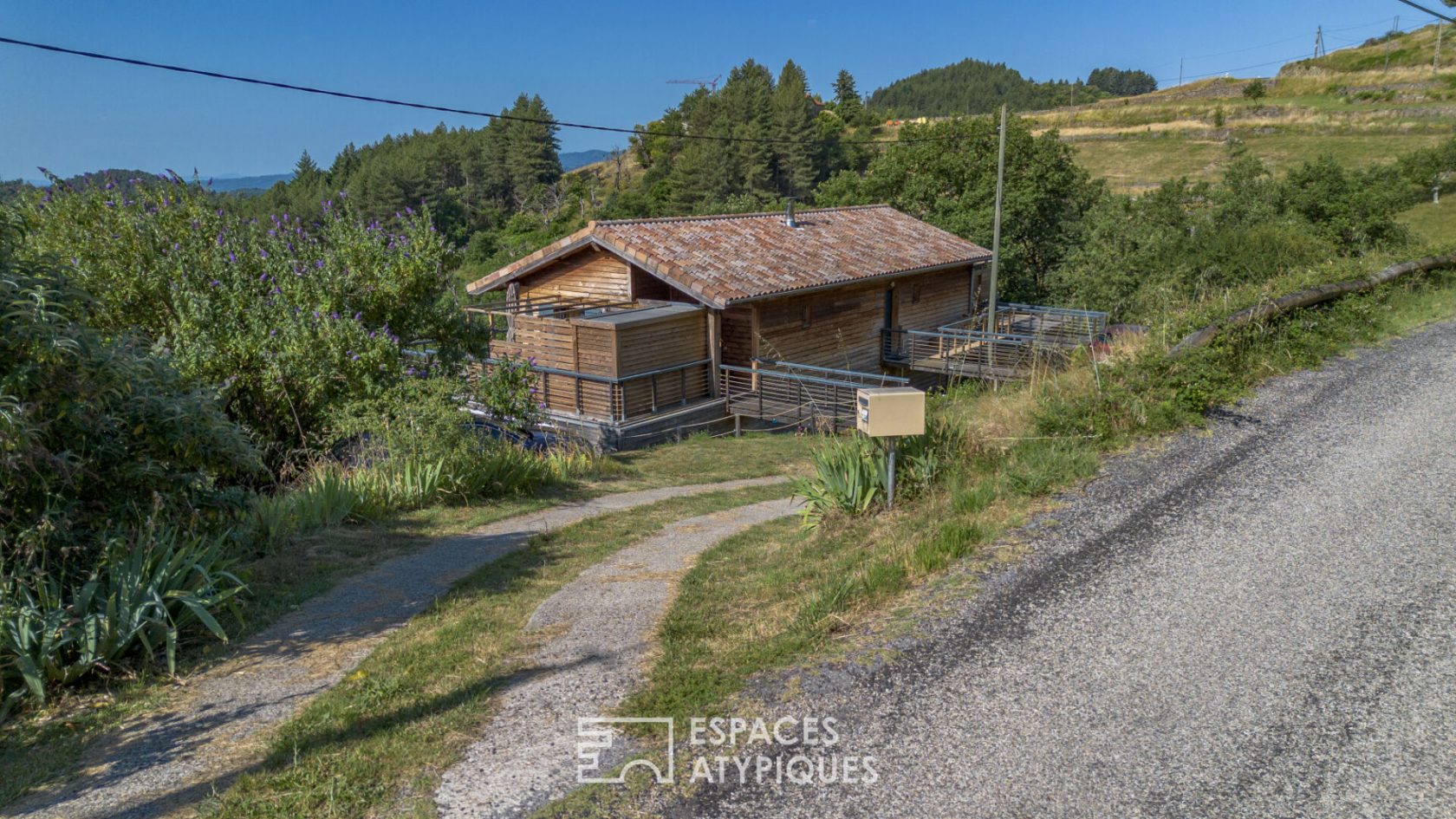 Maison bois éco construction avec belle vue et gîtes en sud Ardèche, proche d’Aubenas