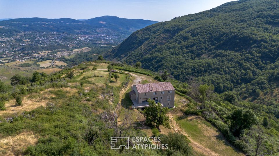 Propriété de 42 hectares avec belle vue et environnement préservé en sud Ardèche.
