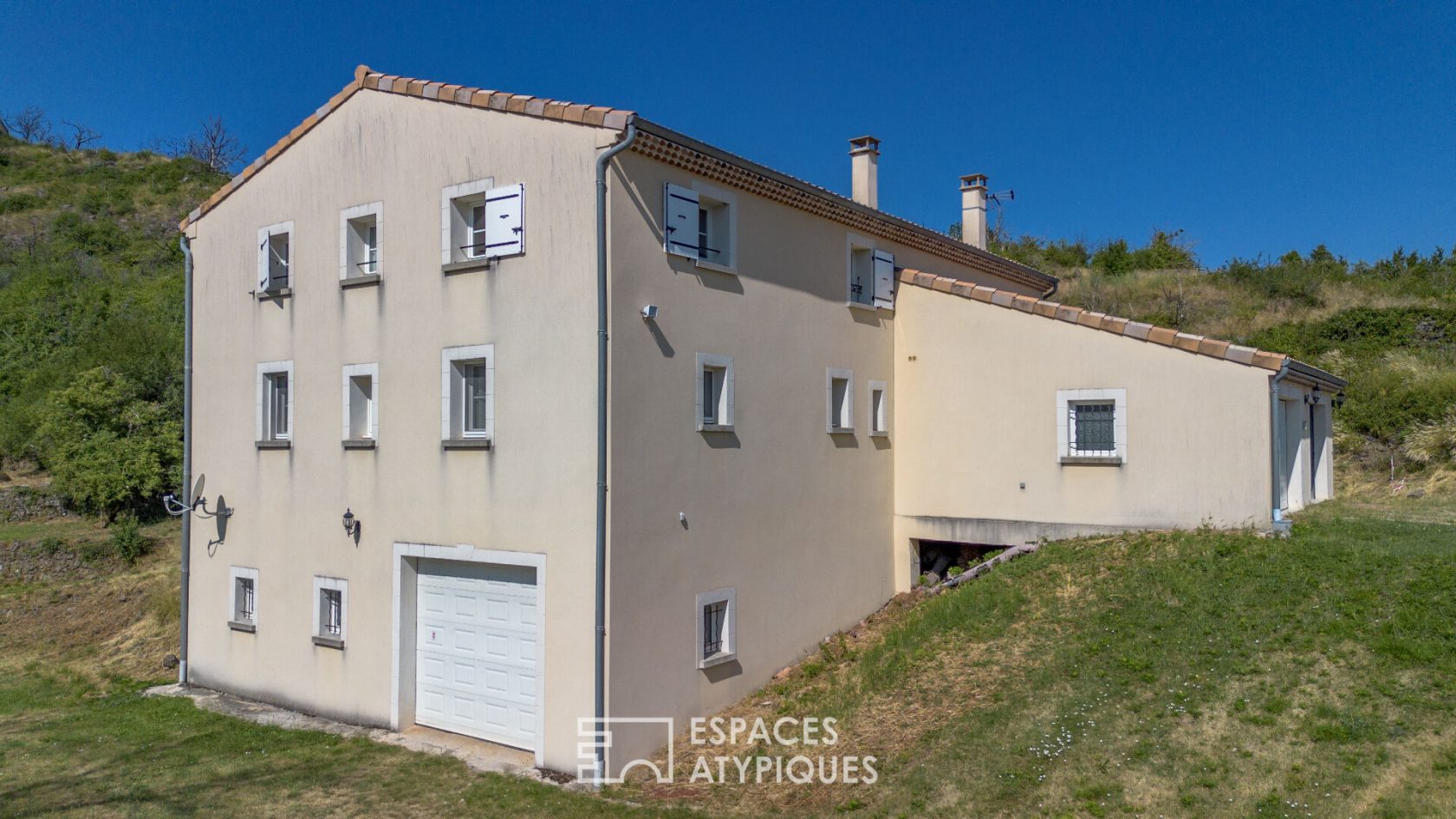 Propriété de 42 hectares avec belle vue et environnement préservé en sud Ardèche.