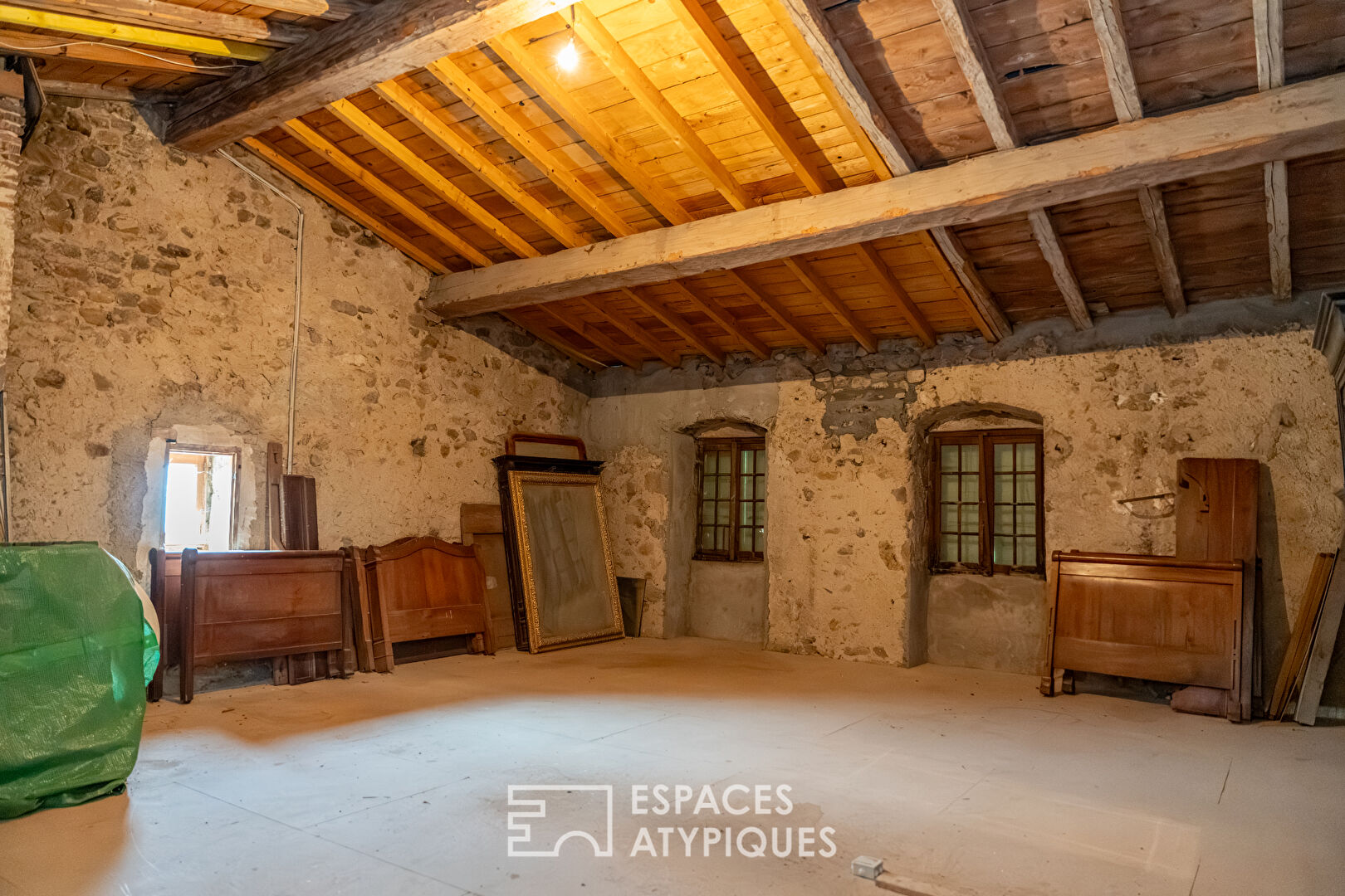 En Ardèche Verte, un manoir discret dans un cadre bucolique.