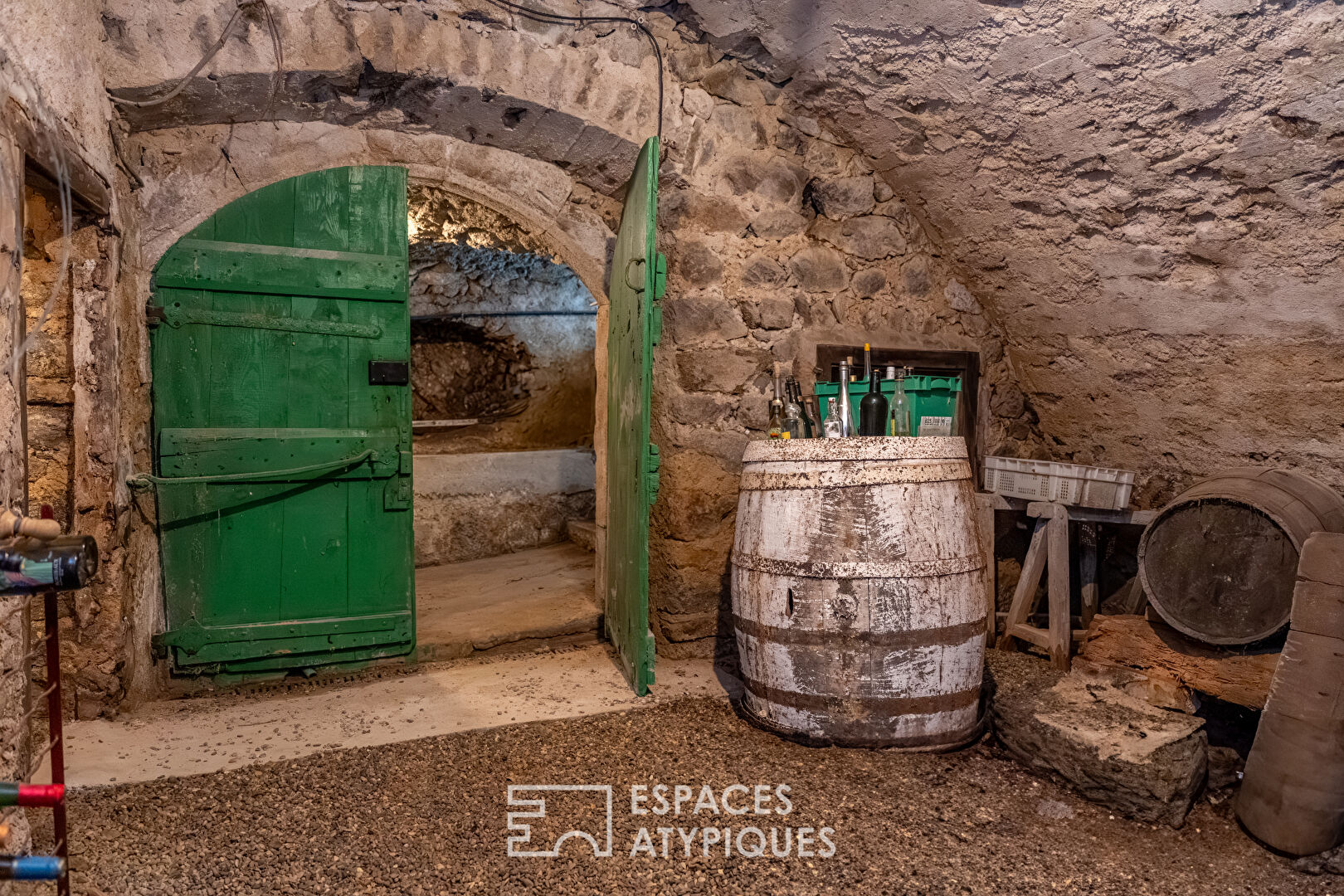 En Ardèche Verte, un manoir discret dans un cadre bucolique.