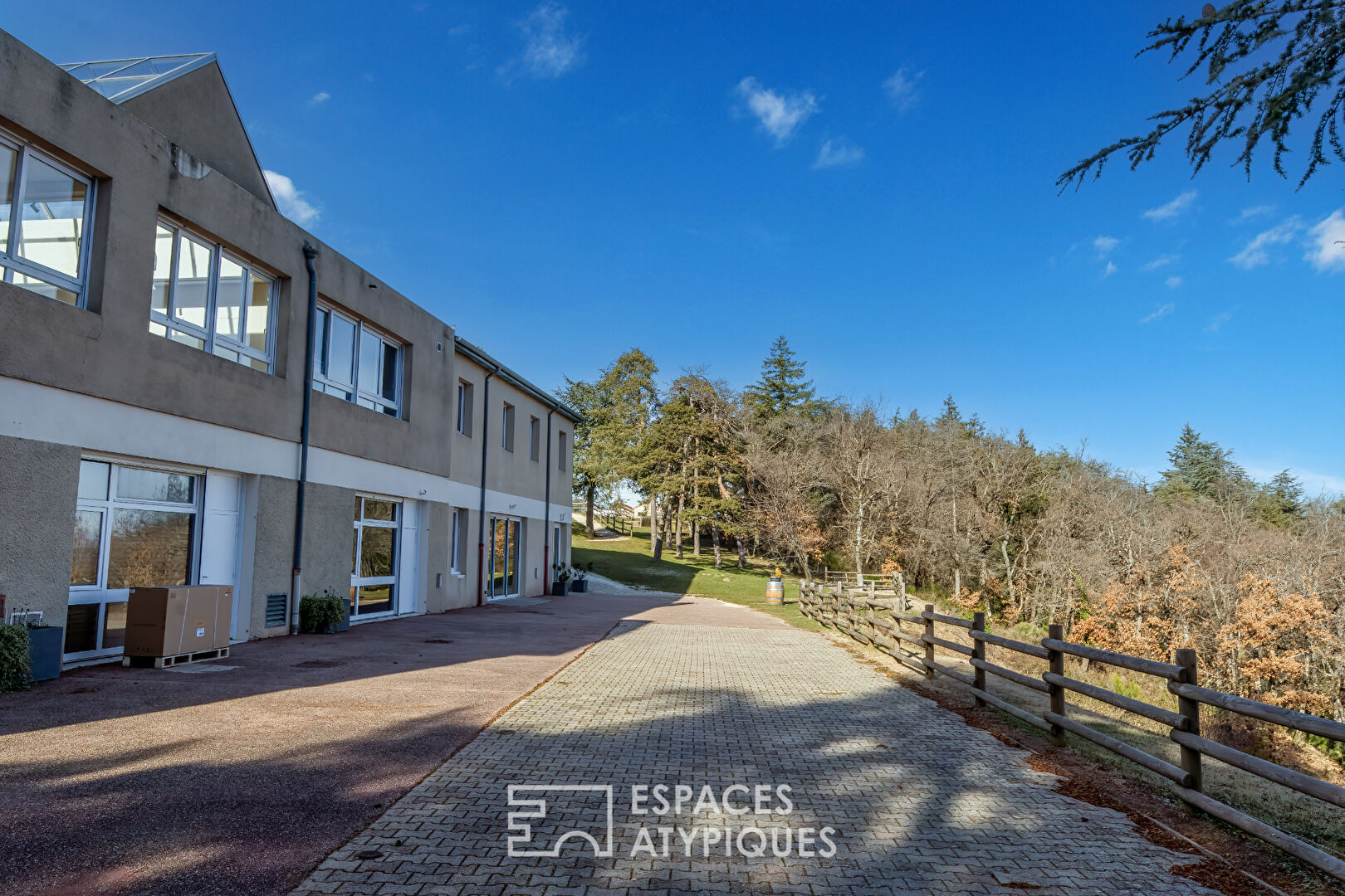 Domaine d’accueil événementiel proche de Valence avec vue panoramique