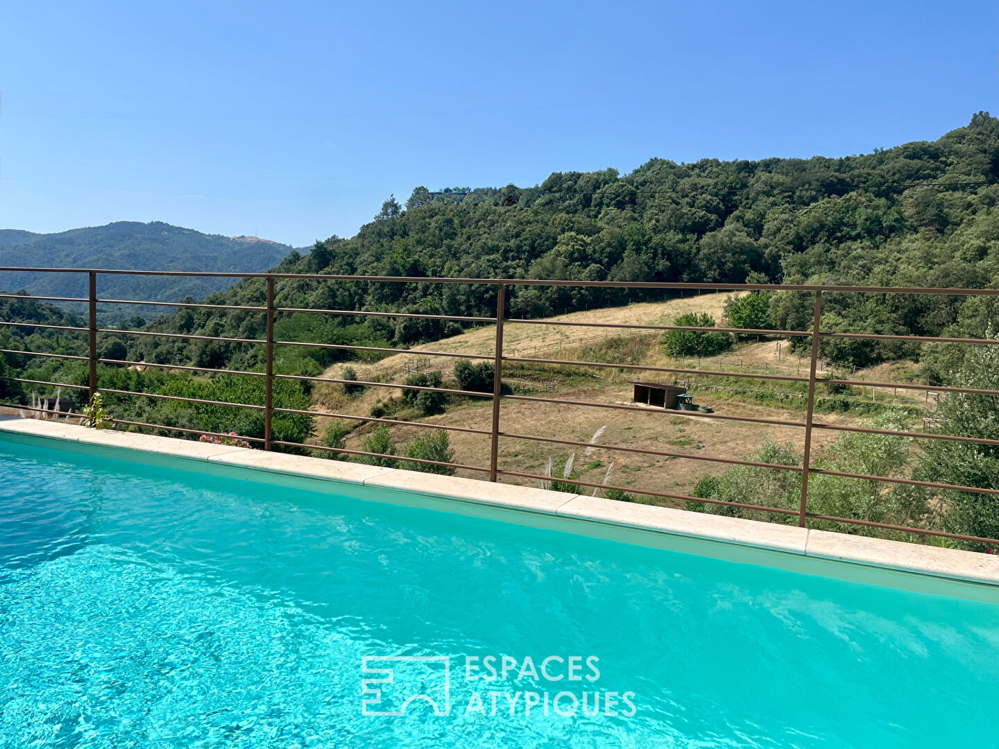 Propriété avec 10ha de terrain et installations équestres