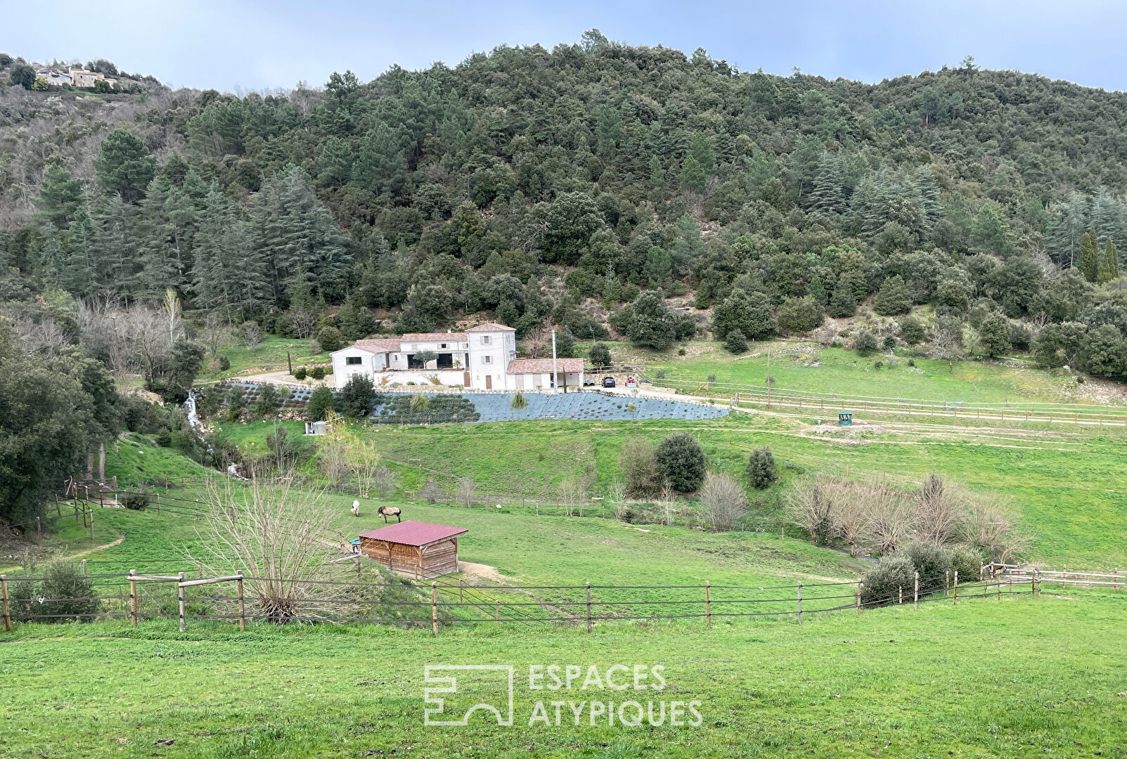 Propriété avec 10ha de terrain et installations équestres