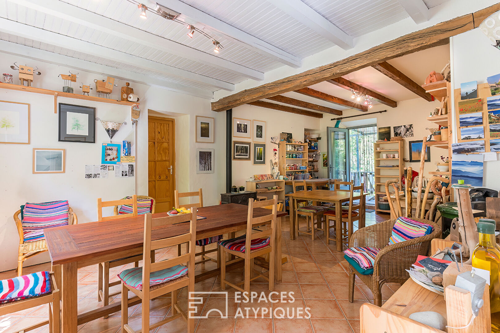 Refuge enchanteur dans le Vercors : maison double avec gîte, chambres d’hôtes et camping au bord de l’eau