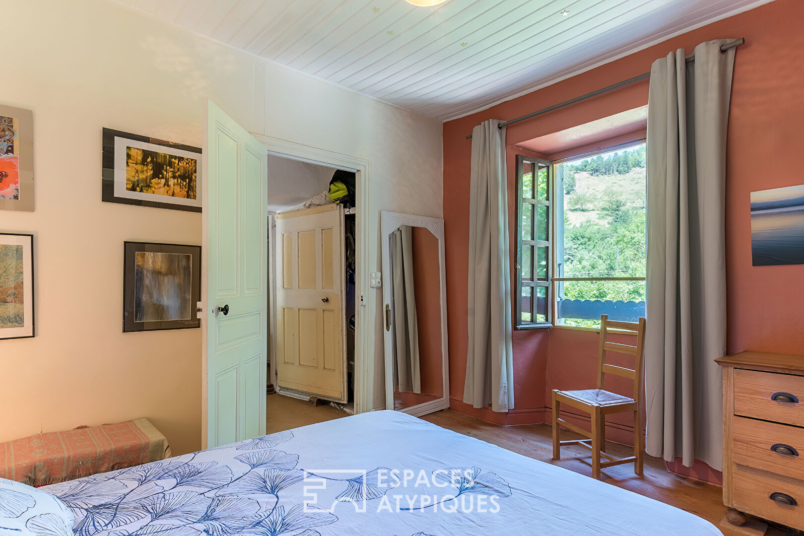 Refuge enchanteur dans le Vercors : maison double avec gîte, chambres d’hôtes et camping au bord de l’eau