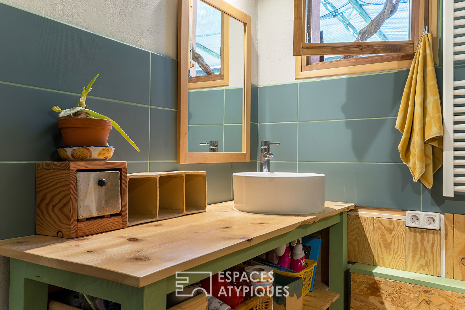 Refuge enchanteur dans le Vercors : maison double avec gîte, chambres d’hôtes et camping au bord de l’eau