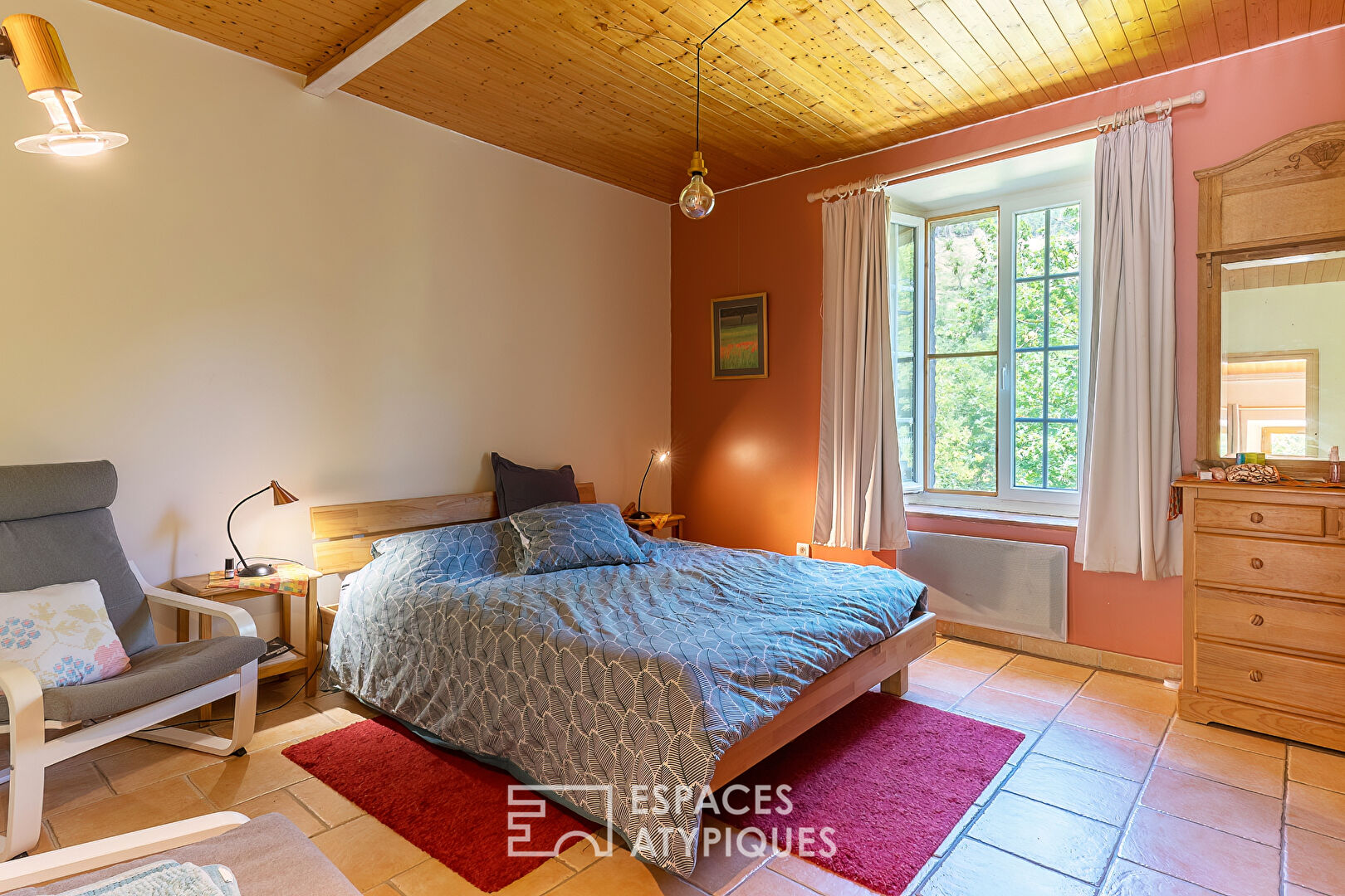Refuge enchanteur dans le Vercors : maison double avec gîte, chambres d’hôtes et camping au bord de l’eau