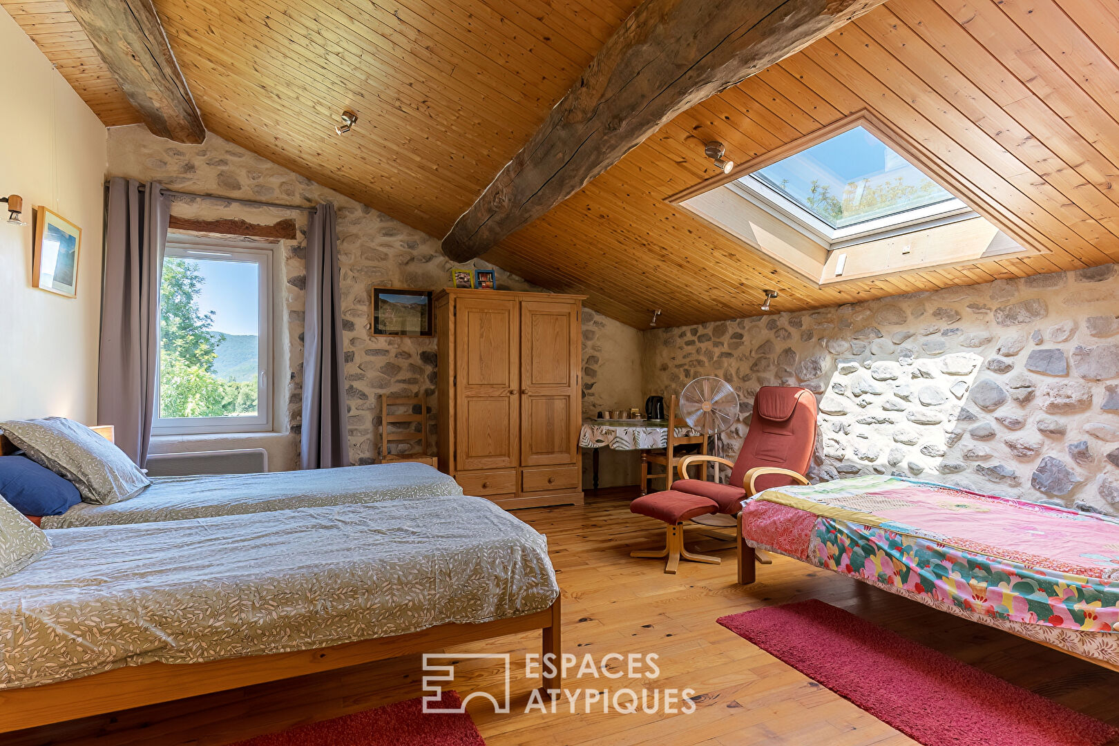 Refuge enchanteur dans le Vercors : maison double avec gîte, chambres d’hôtes et camping au bord de l’eau