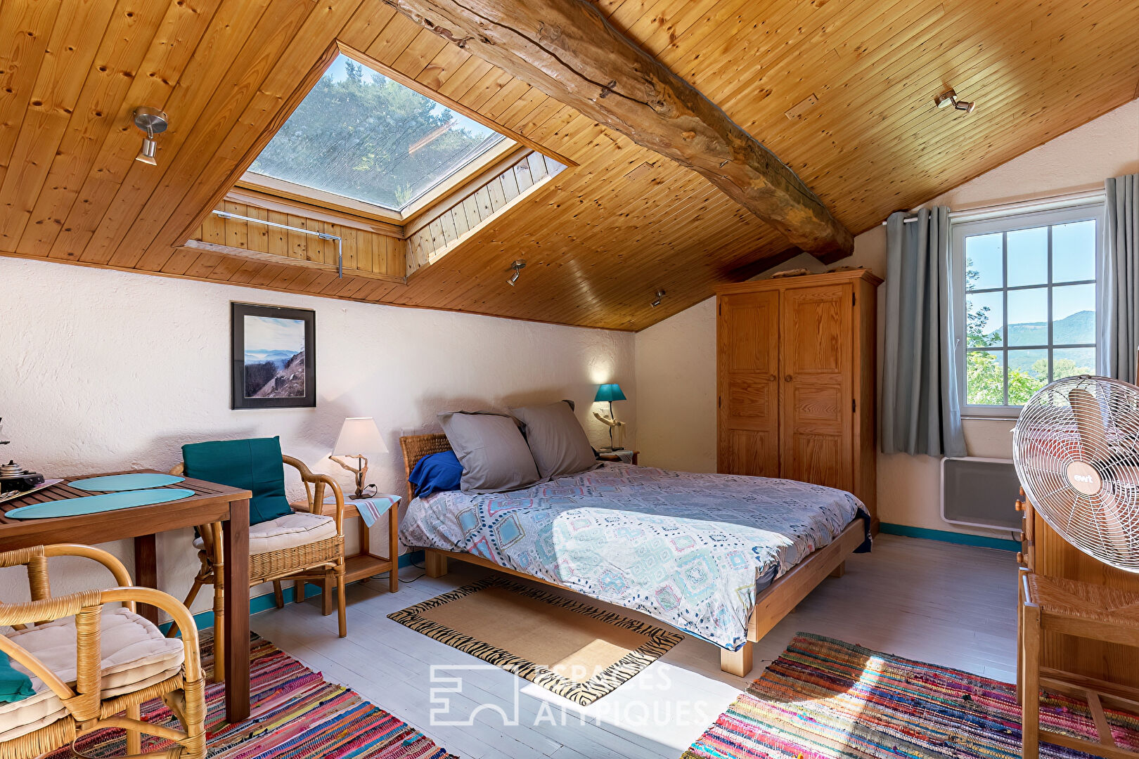 Refuge enchanteur dans le Vercors : maison double avec gîte, chambres d’hôtes et camping au bord de l’eau