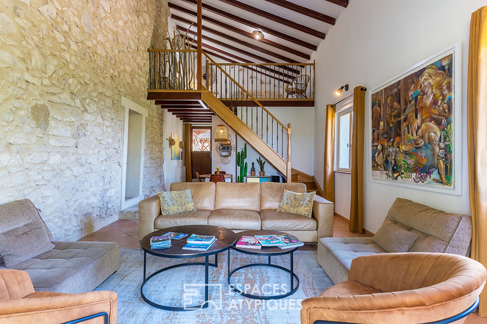 Maison en pierre avec piscine et vue dégagée – Collines de Crest