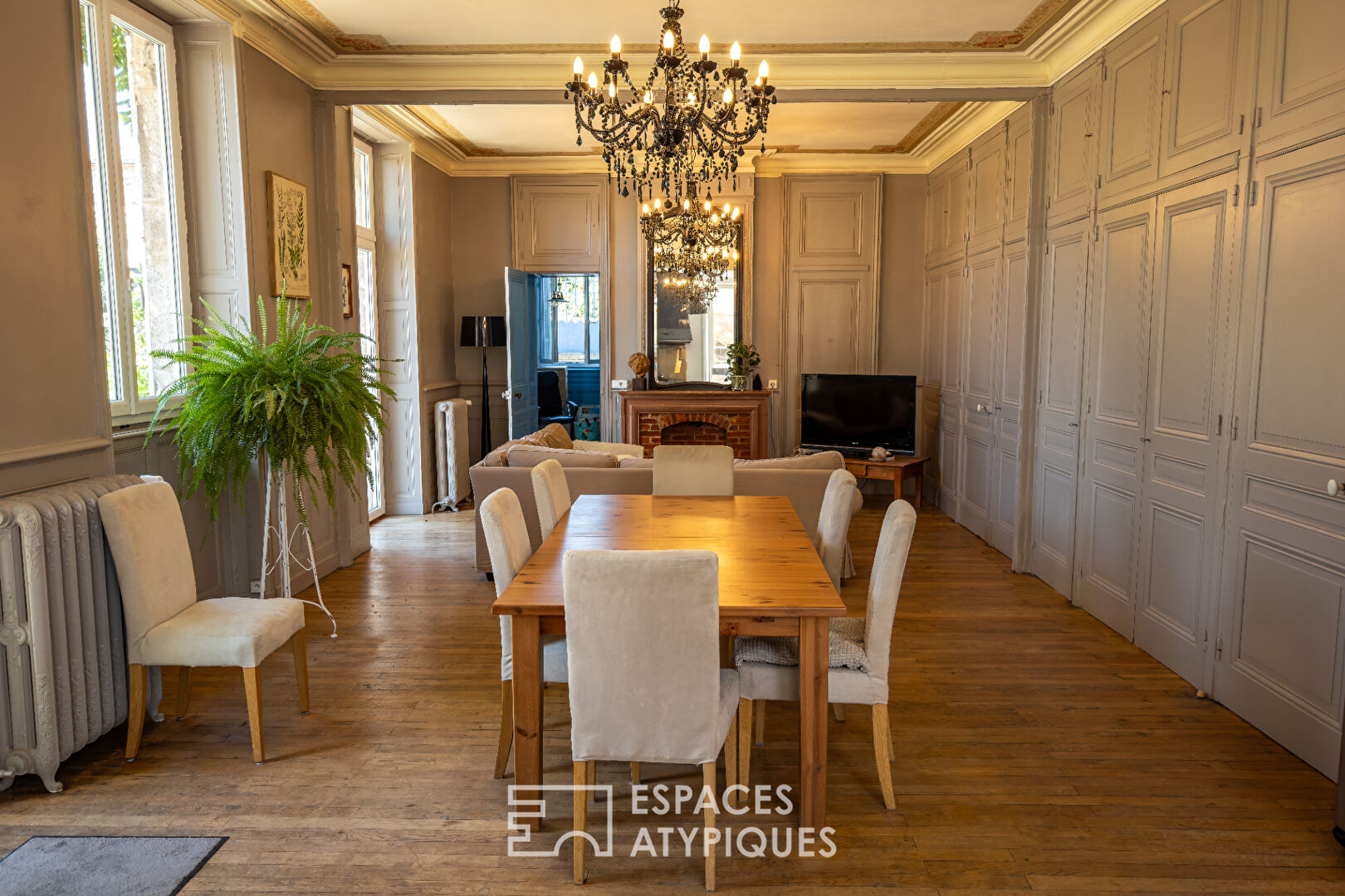 Maison bourgeoise avec dépendances, en Ardèche Verte.