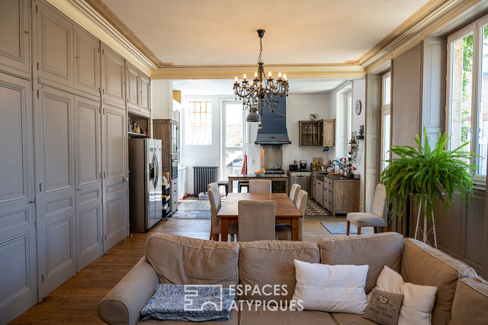 Maison bourgeoise avec dépendances, en Ardèche Verte.