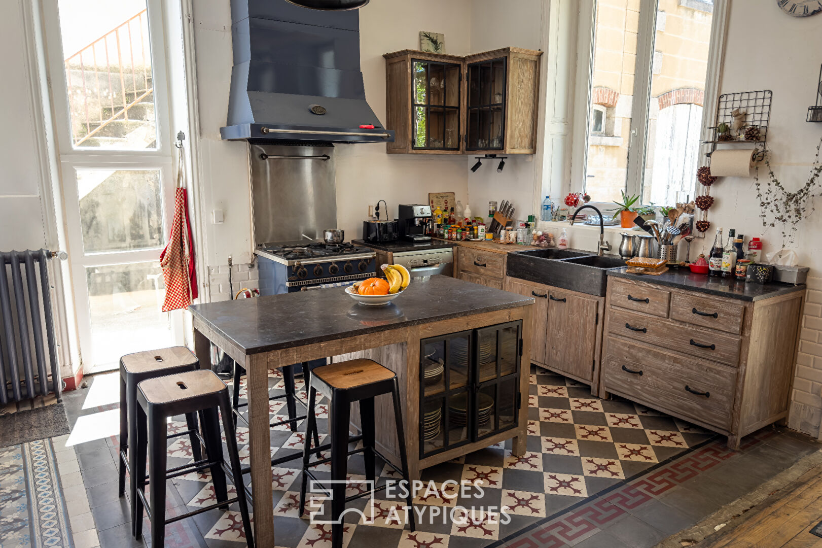 Maison bourgeoise avec dépendances, en Ardèche Verte.