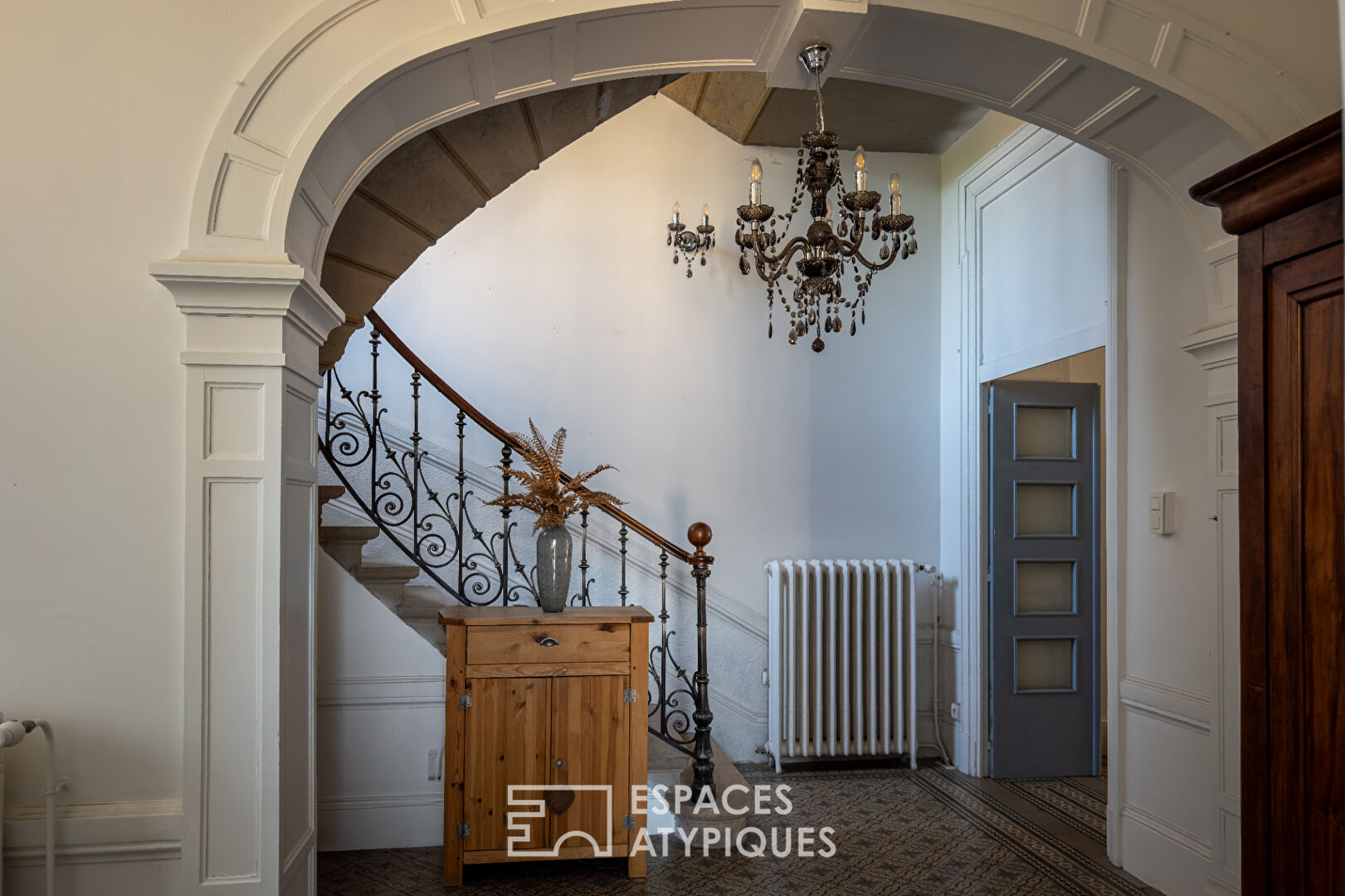 Maison bourgeoise avec dépendances, en Ardèche Verte.