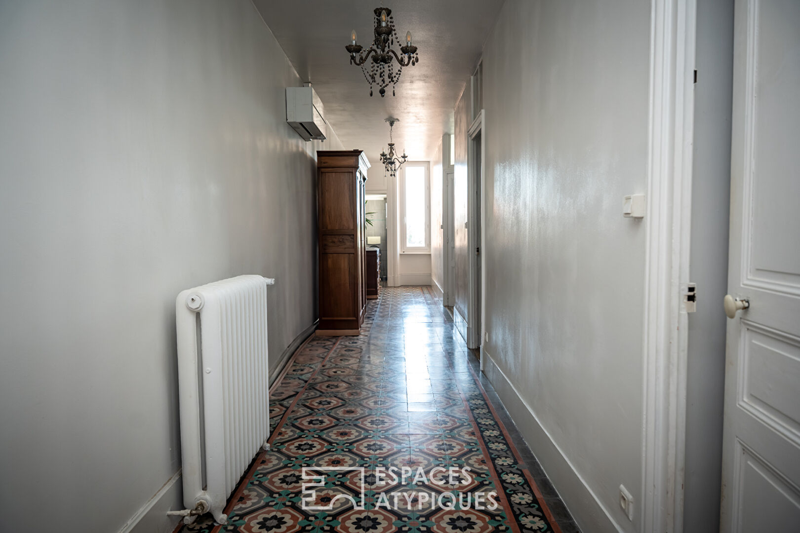 Maison bourgeoise avec dépendances, en Ardèche Verte.