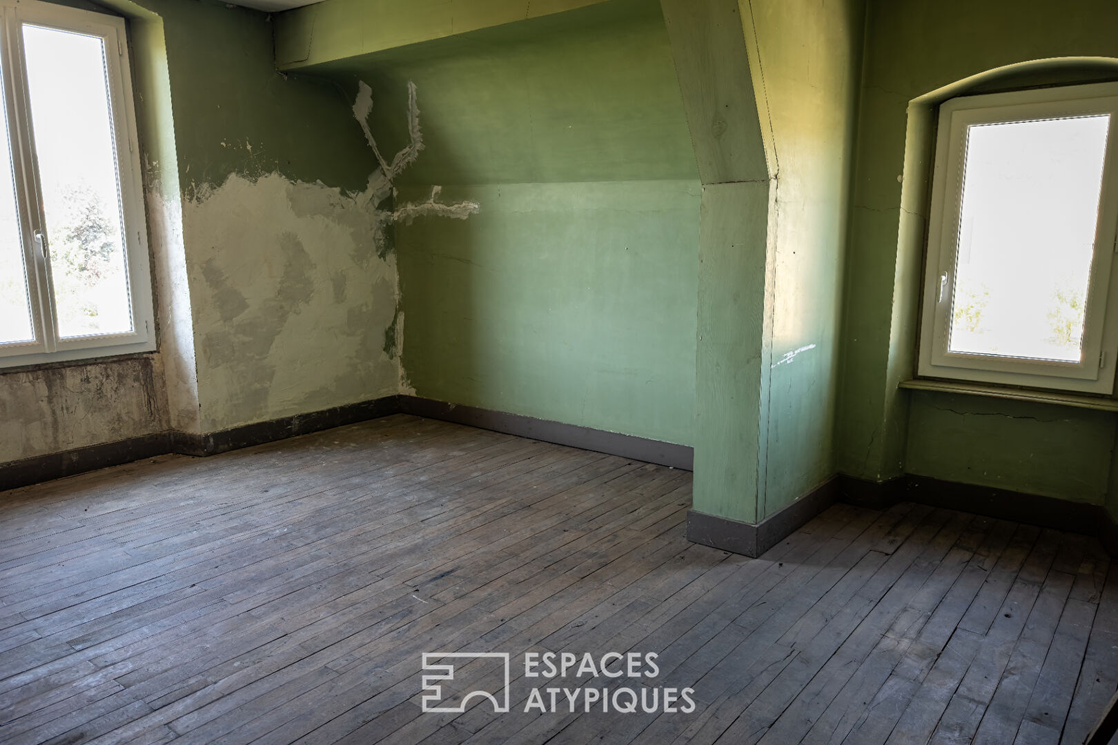Maison bourgeoise avec dépendances, en Ardèche Verte.