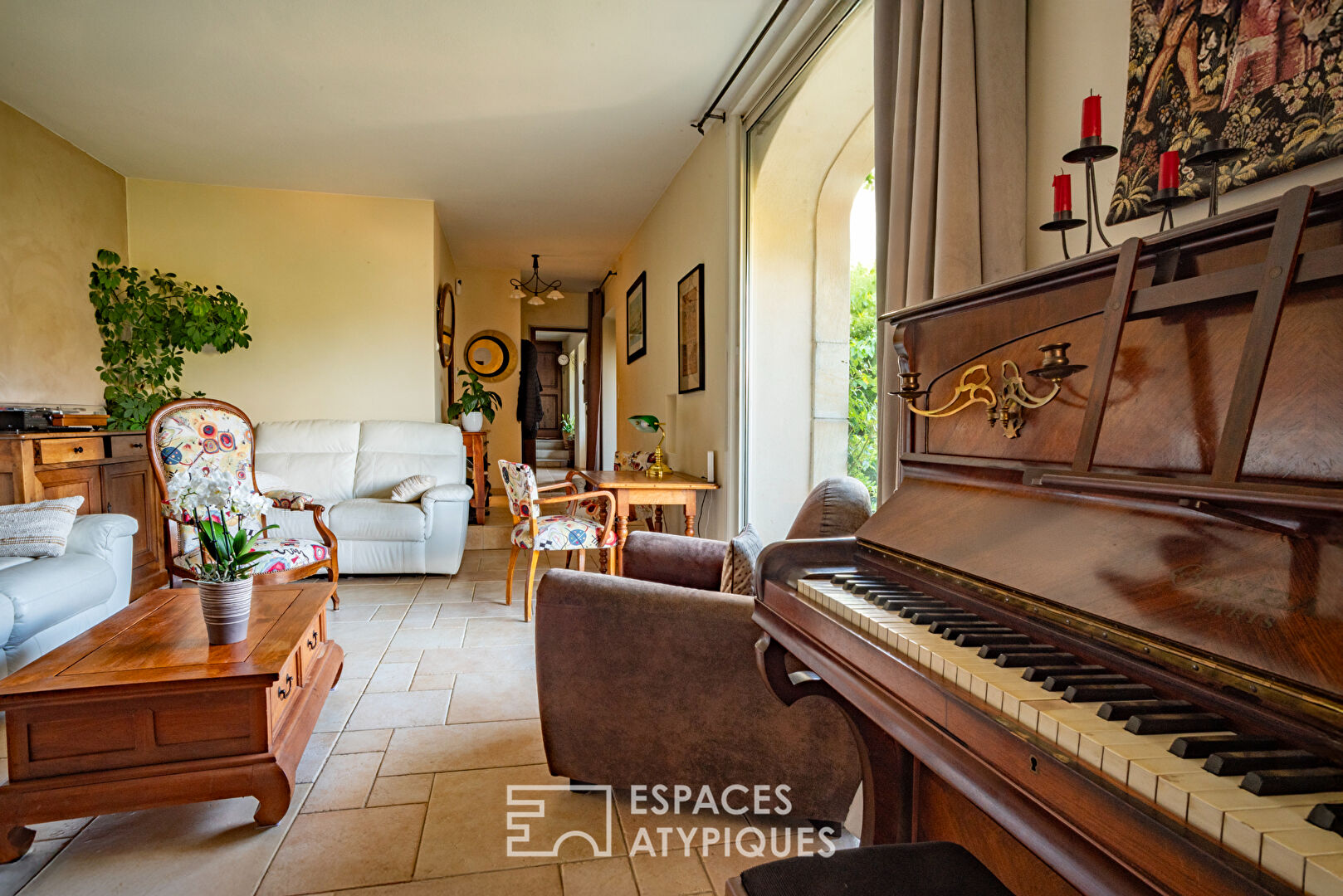 Ensemble de deux maisons en pierre rénovées avec vue et coin de rivière privé