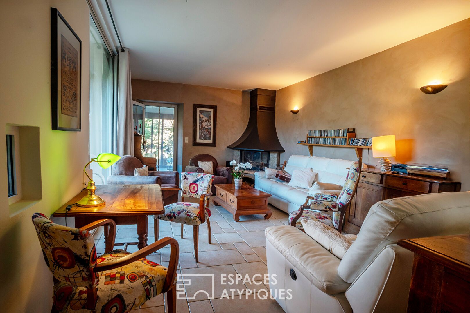 Ensemble de deux maisons en pierre rénovées avec vue et coin de rivière privé