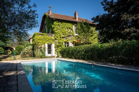 Maison des années 30 avec jardin et piscine
