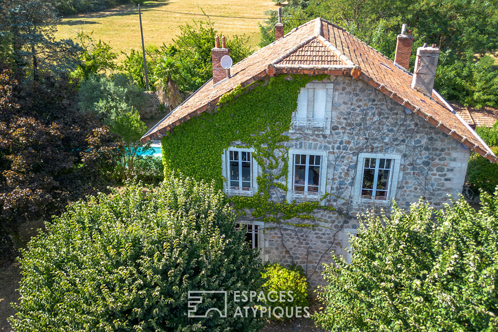 Maison en pierre avec piscine, charme 1930 au coeur de la vallée de l'Eyrieux