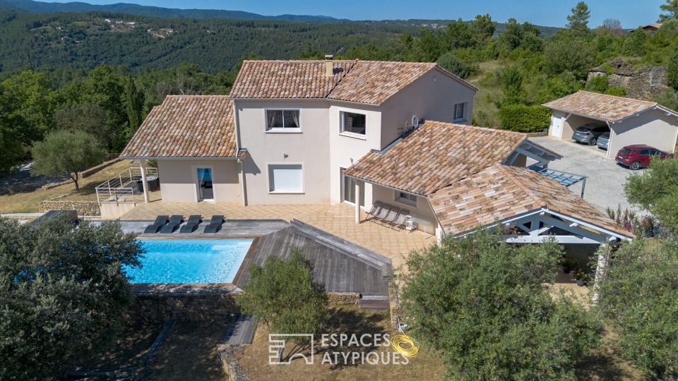 Séduisante villa d'architecte contemporaine à la vue imprenable