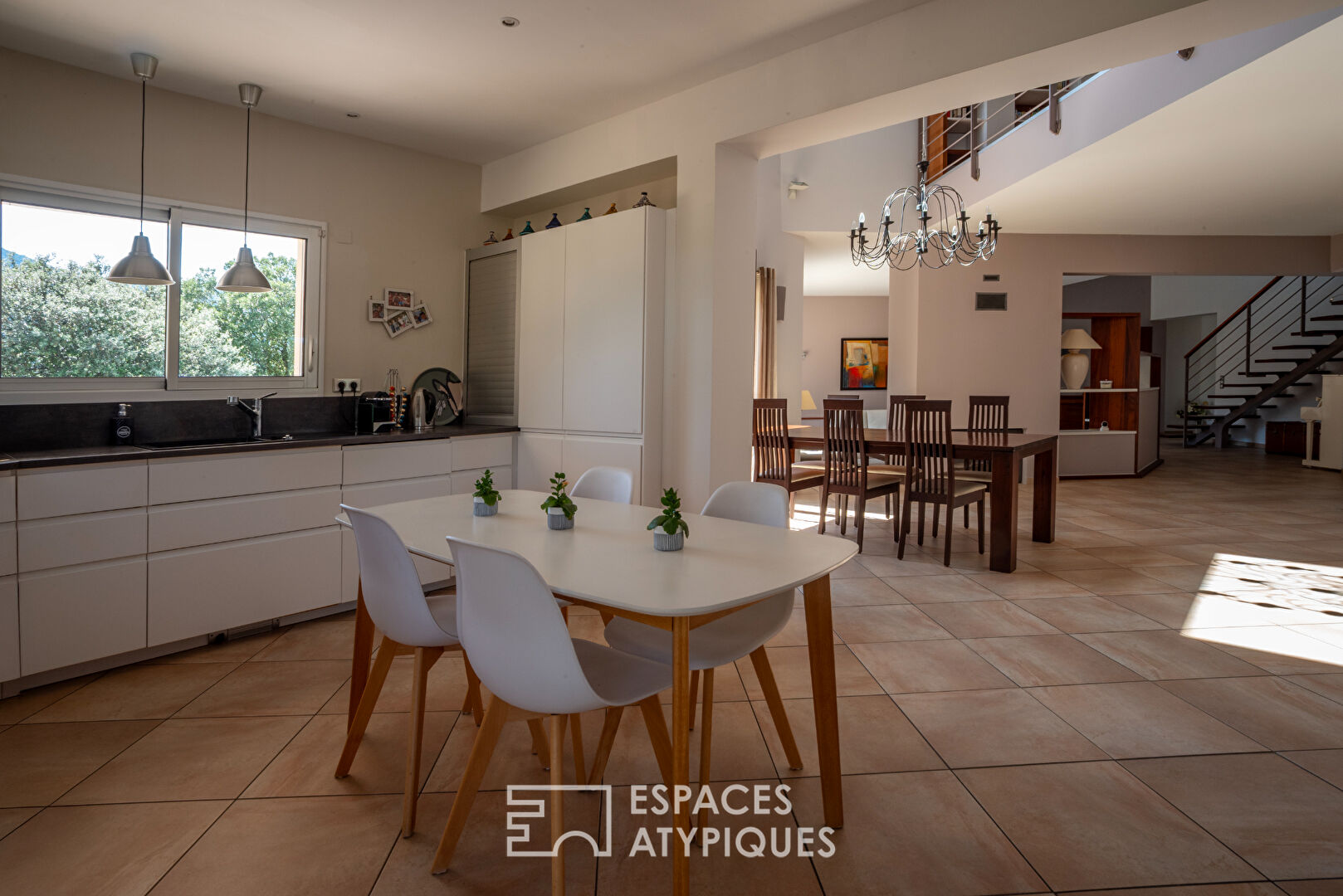 Séduisante villa d’architecte contemporaine à la vue imprenable