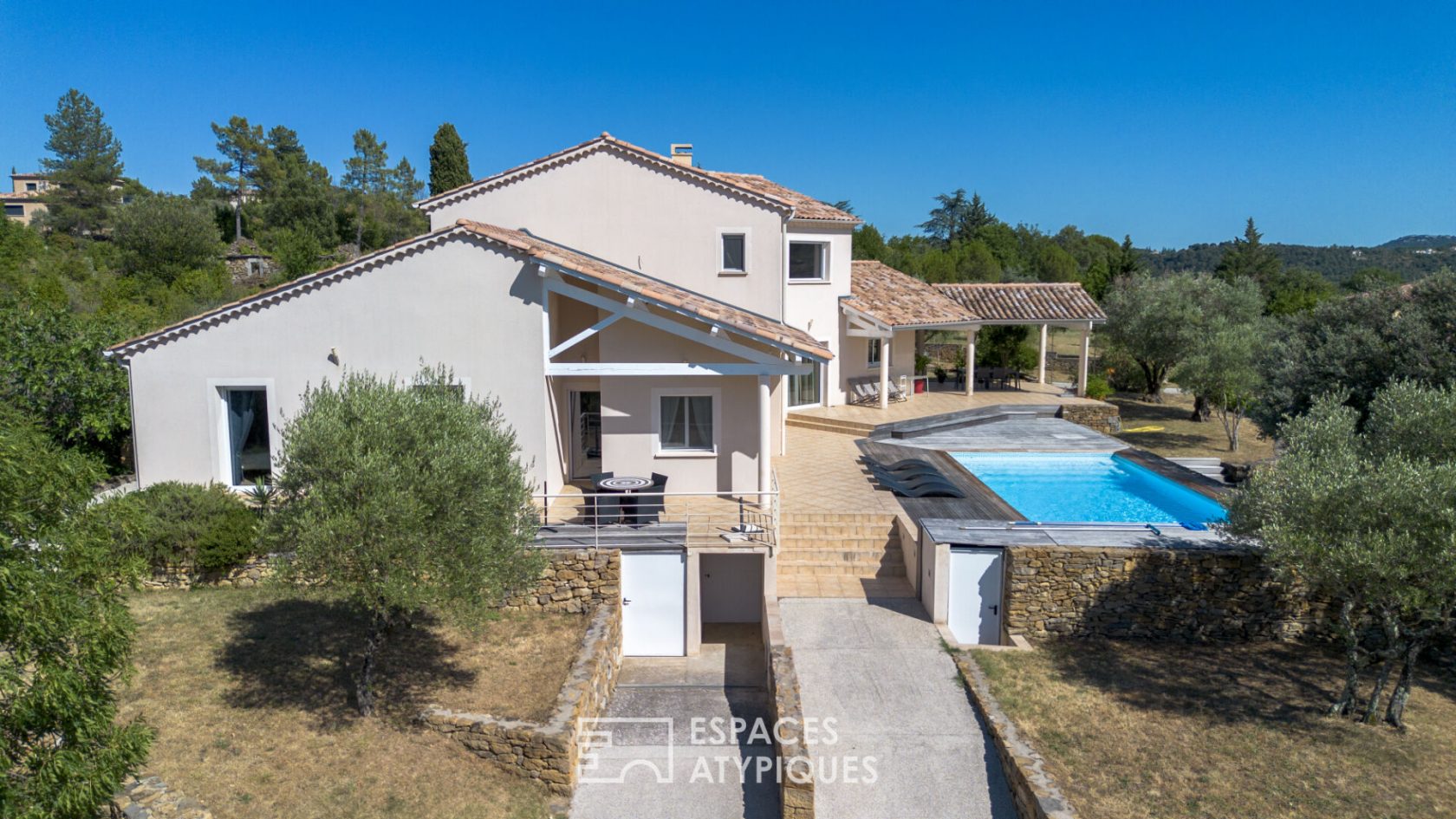 Séduisante villa d’architecte contemporaine à la vue imprenable