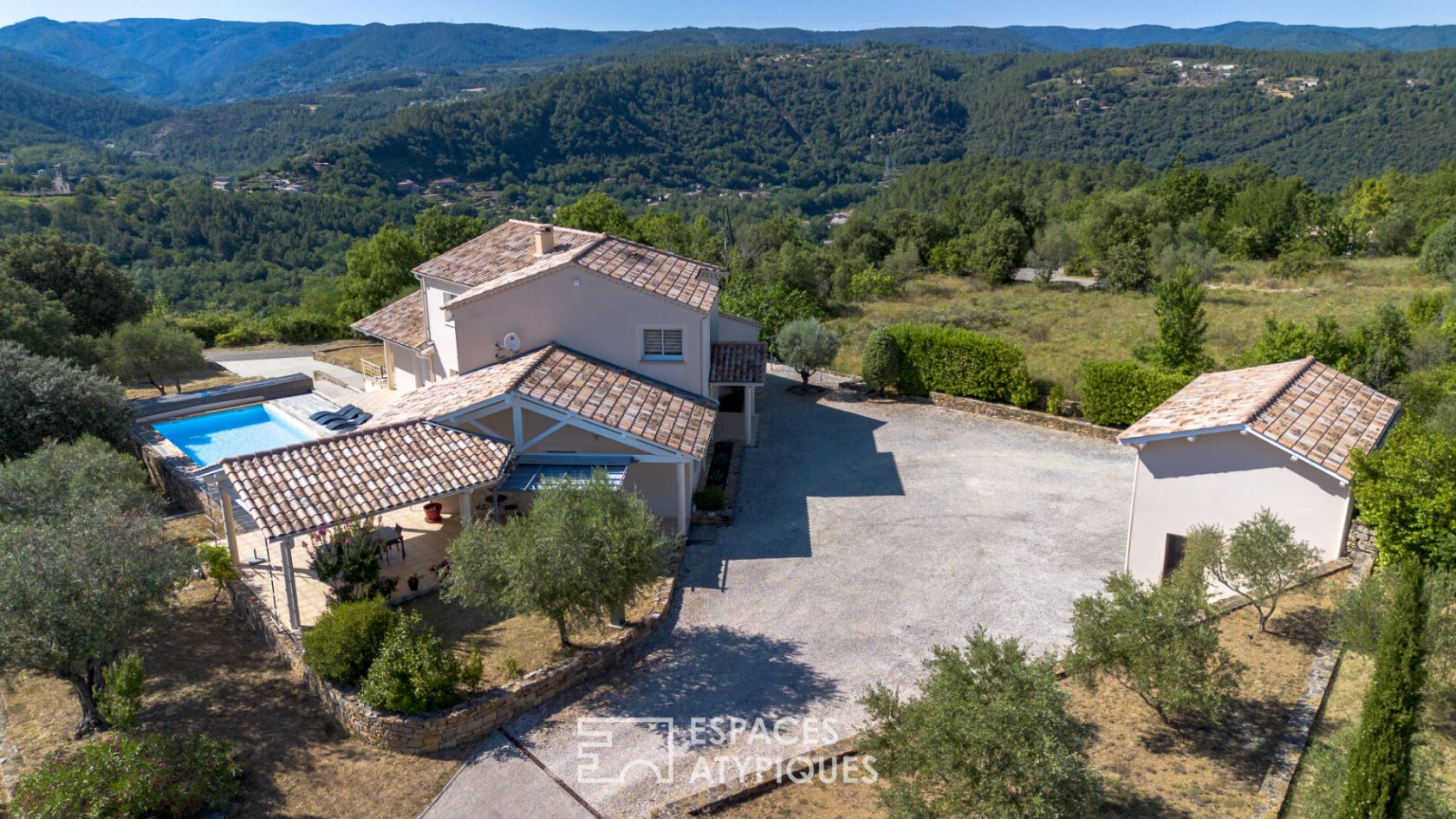 Séduisante villa d’architecte contemporaine à la vue imprenable