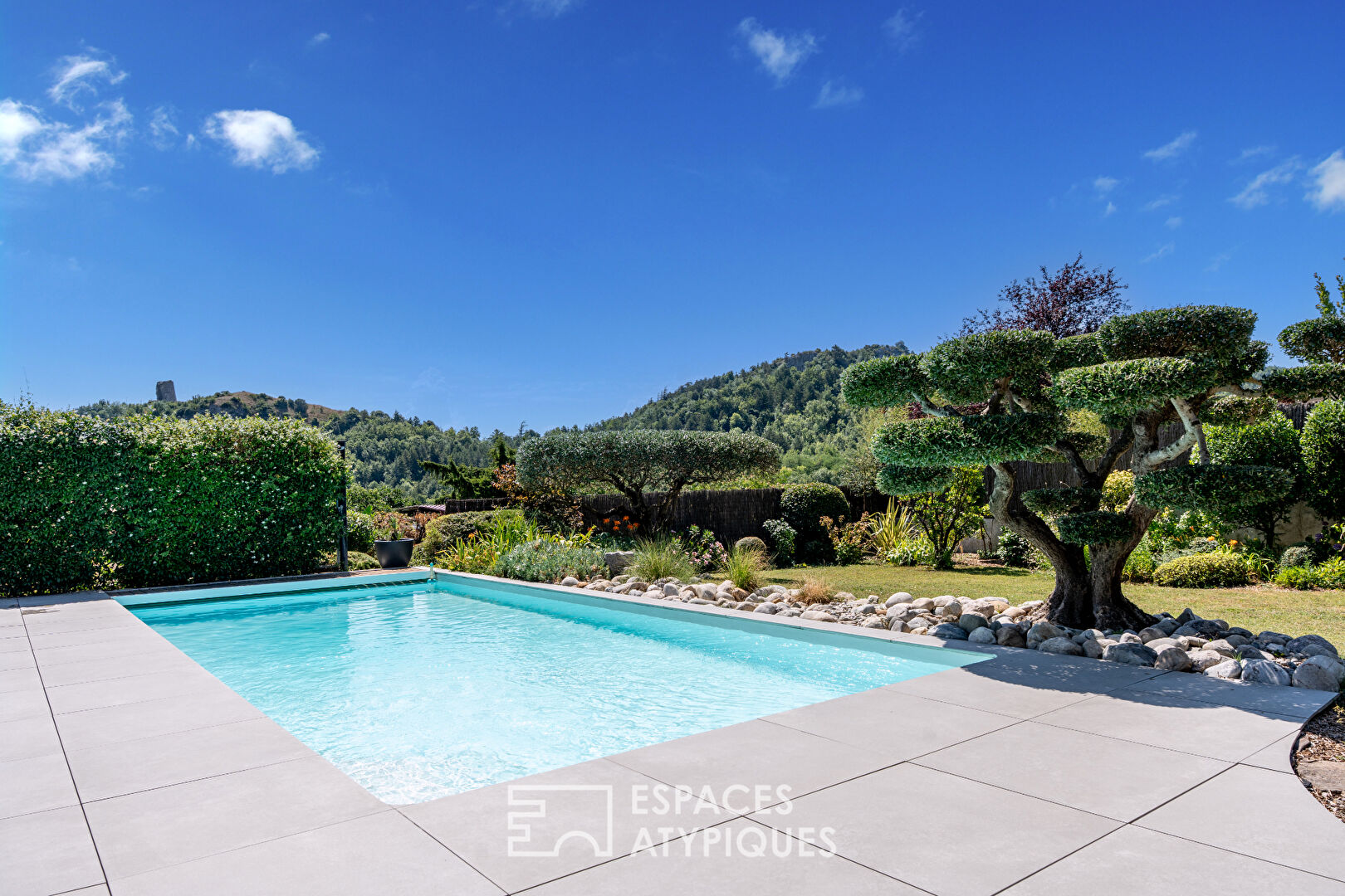 Maison contemporaine d’exception avec piscine et vue dégagée proche de Valence