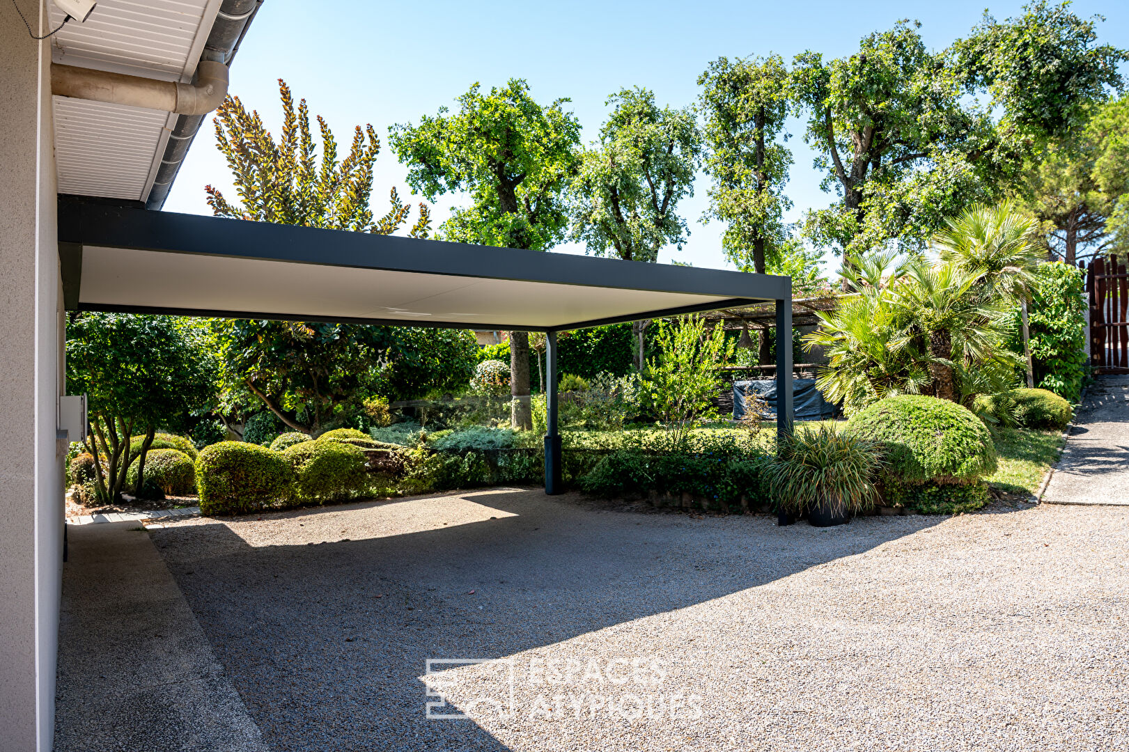 Maison contemporaine d’exception avec piscine et vue dégagée proche de Valence