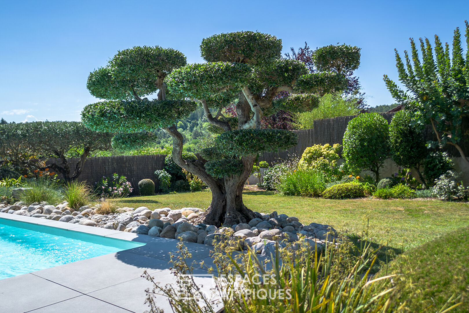 Maison contemporaine d’exception avec piscine et vue dégagée proche de Valence