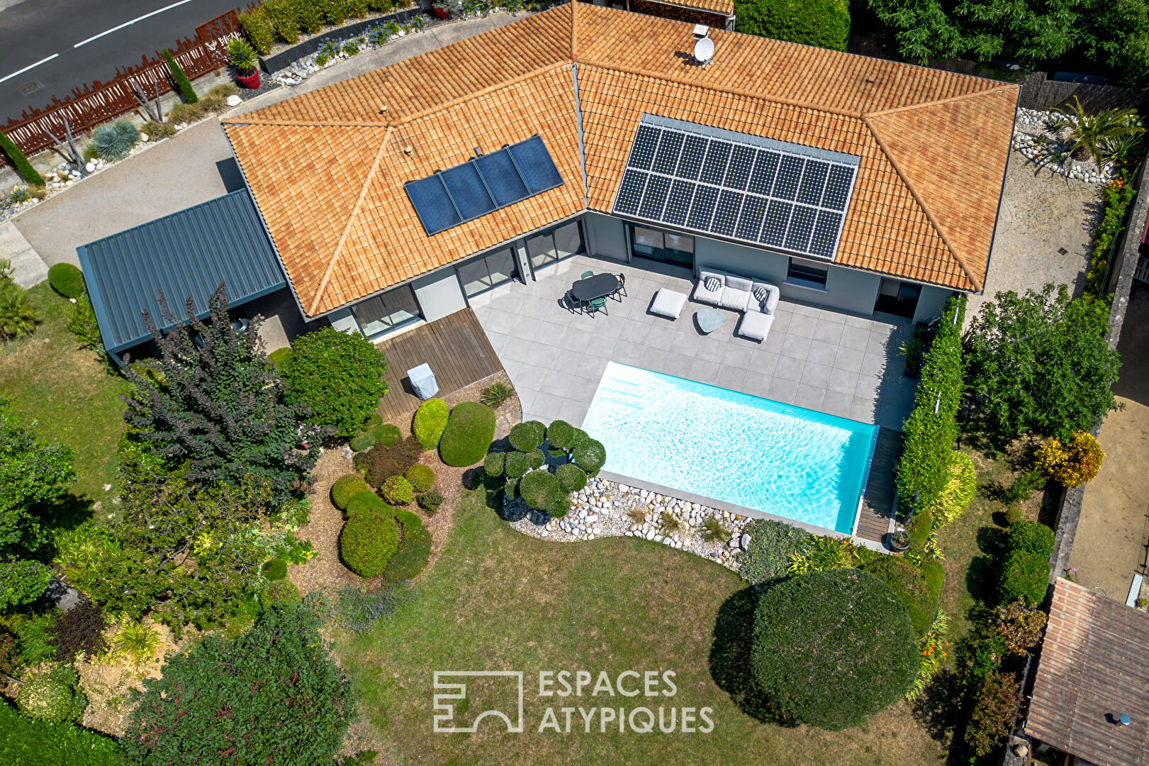 Maison contemporaine d’exception avec piscine et vue dégagée proche de Valence