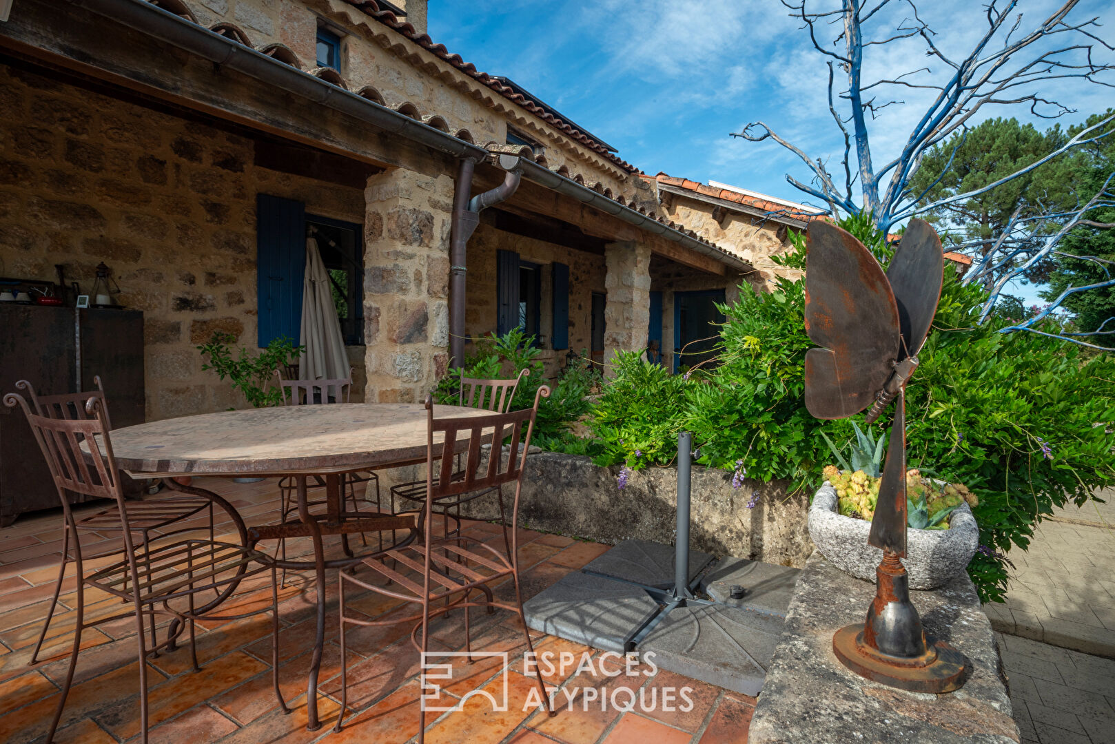 Magnanerie de  charme avec  vue, piscine et grand terrain arboré