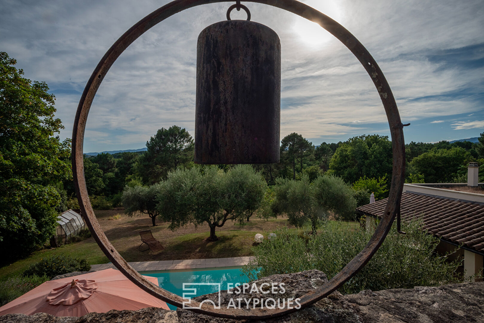 Magnanerie de  charme avec  vue, piscine et grand terrain arboré