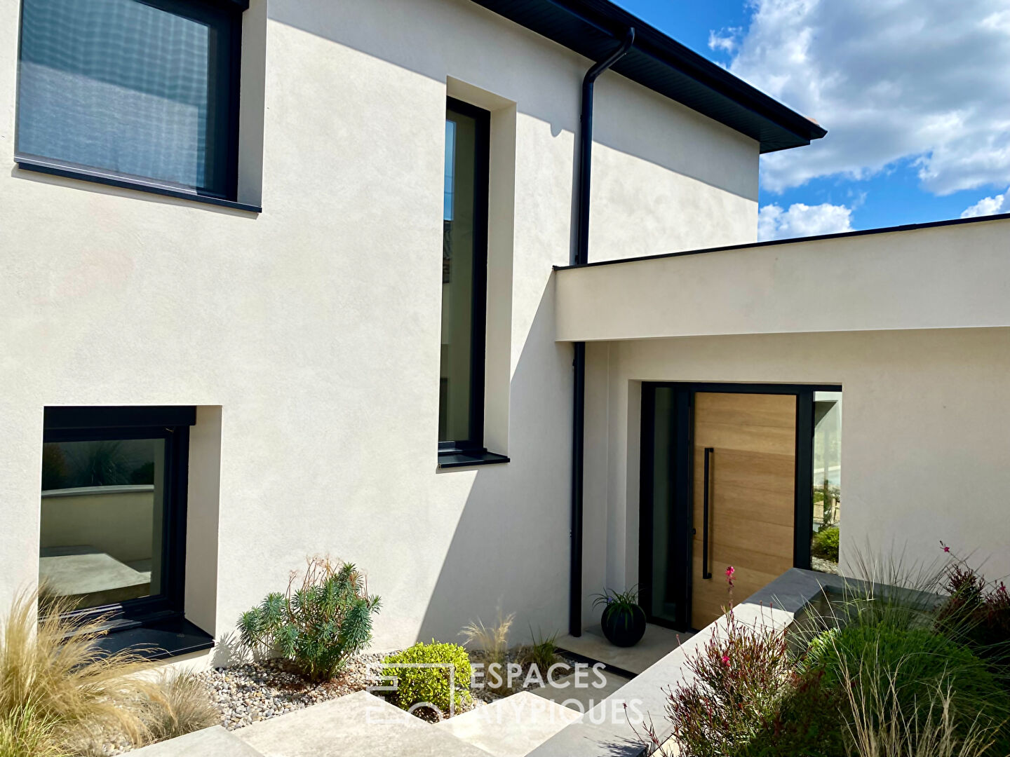 This modern villa in Ardèche offers a tailor-made living environment.