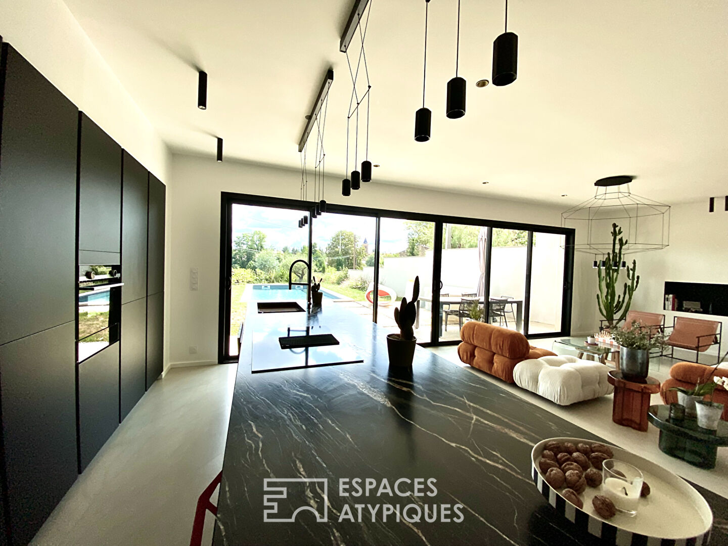 This modern villa in Ardèche offers a tailor-made living environment.