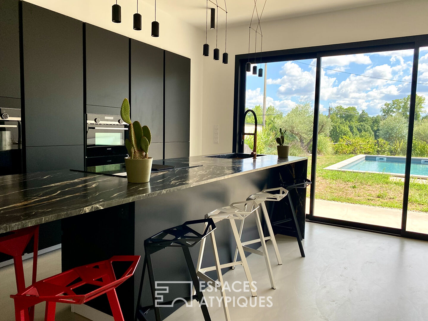 This modern villa in Ardèche offers a tailor-made living environment.